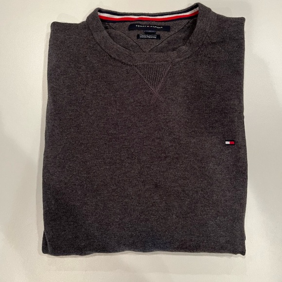 Tommy Hilfiger sweater - Picture 1 of 2
